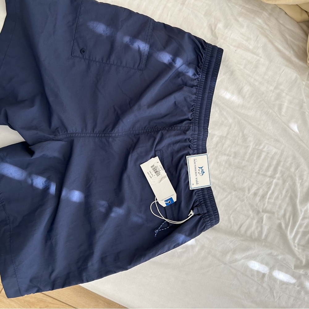 Brand new with tag Southern Tide shorts true navy size small